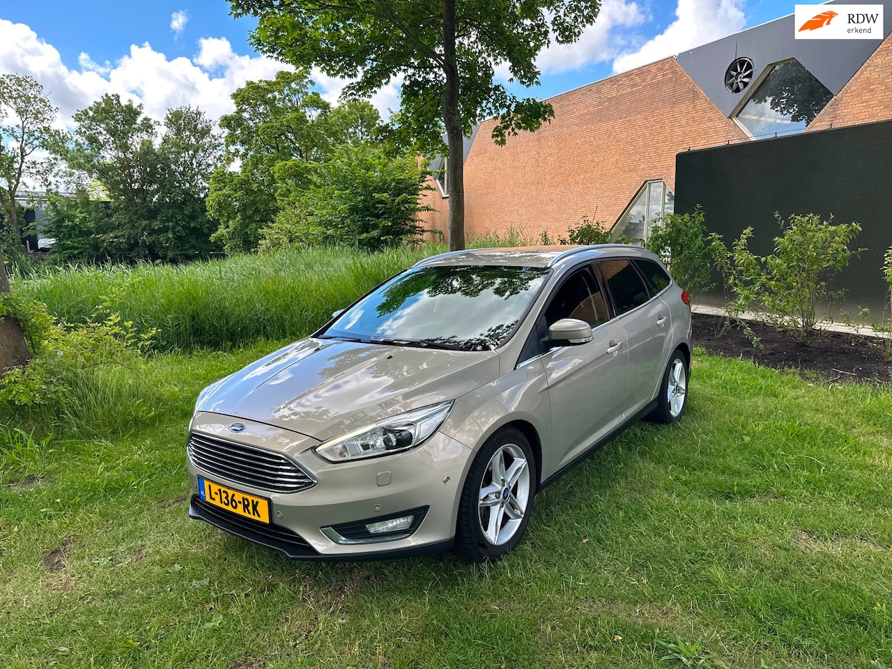 Ford Focus Wagon - 1.5 Titanium Edition Airco Camera Full OPTION!!! - AutoWereld.nl