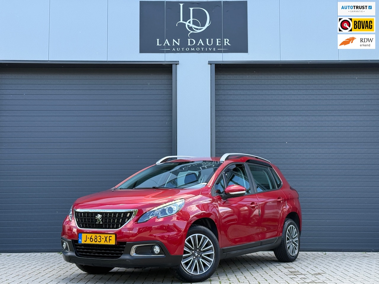Peugeot 2008 - 1.2 PureTech Allure / AUTOMAAT /STOELVERWARMING - AutoWereld.nl