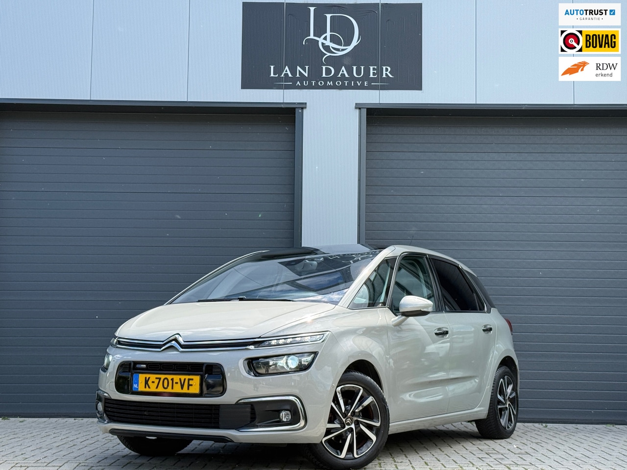 Citroën C4 Picasso - 1.2 PureTech Shine / AUTOMAAT / TREKHAAK - AutoWereld.nl