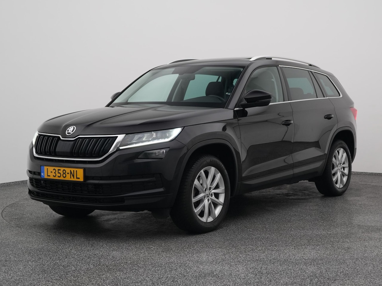 Skoda Kodiaq - 1.5 TSI Automaat Business Edition 7-Pers. | PANO | CAMERA | CANTON | STOELVERW. - AutoWereld.nl
