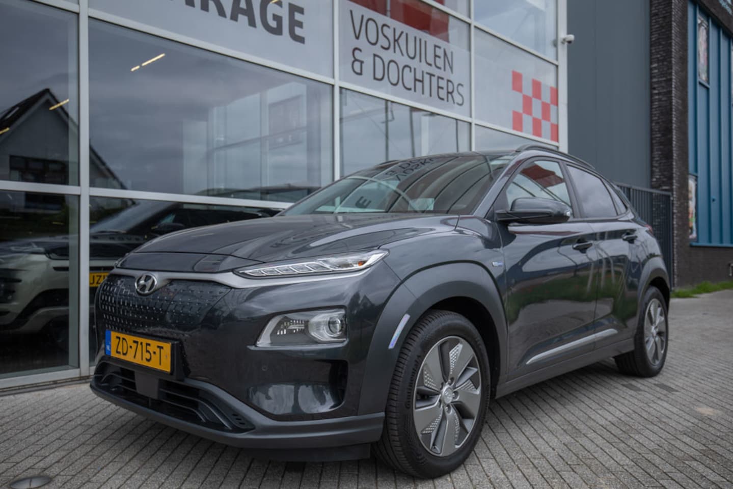 Hyundai Kona Electric - EV Premium 64 kWh | Trekhaak | Stoelventilatie/verwarming - AutoWereld.nl