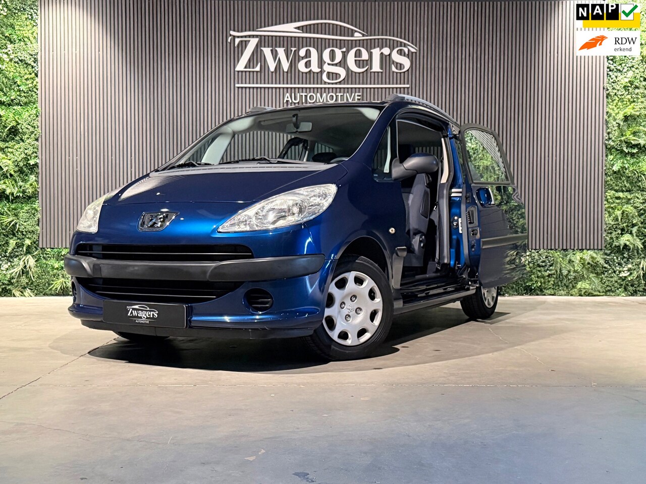 Peugeot 1007 - 1.4 Urban | Automaat | Nap | Hoge instap - AutoWereld.nl