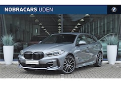 BMW 1-serie - 120i M Sport Automaat / Sportstoelen / Stoelverwarming / LED / Cruise Control / M Sport st