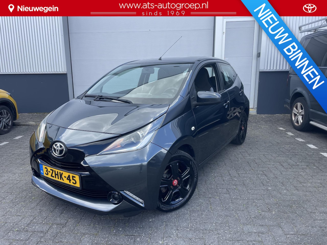 Toyota Aygo - 1.0 VVT-i x-play | Lm velgen met All Season Banden | Navigatie | - AutoWereld.nl
