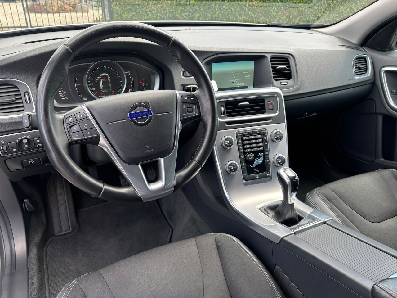 Volvo V60 - 2.0 T3 Nordic+ | Cruise control | Climate control | Stoel verwarming | - AutoWereld.nl