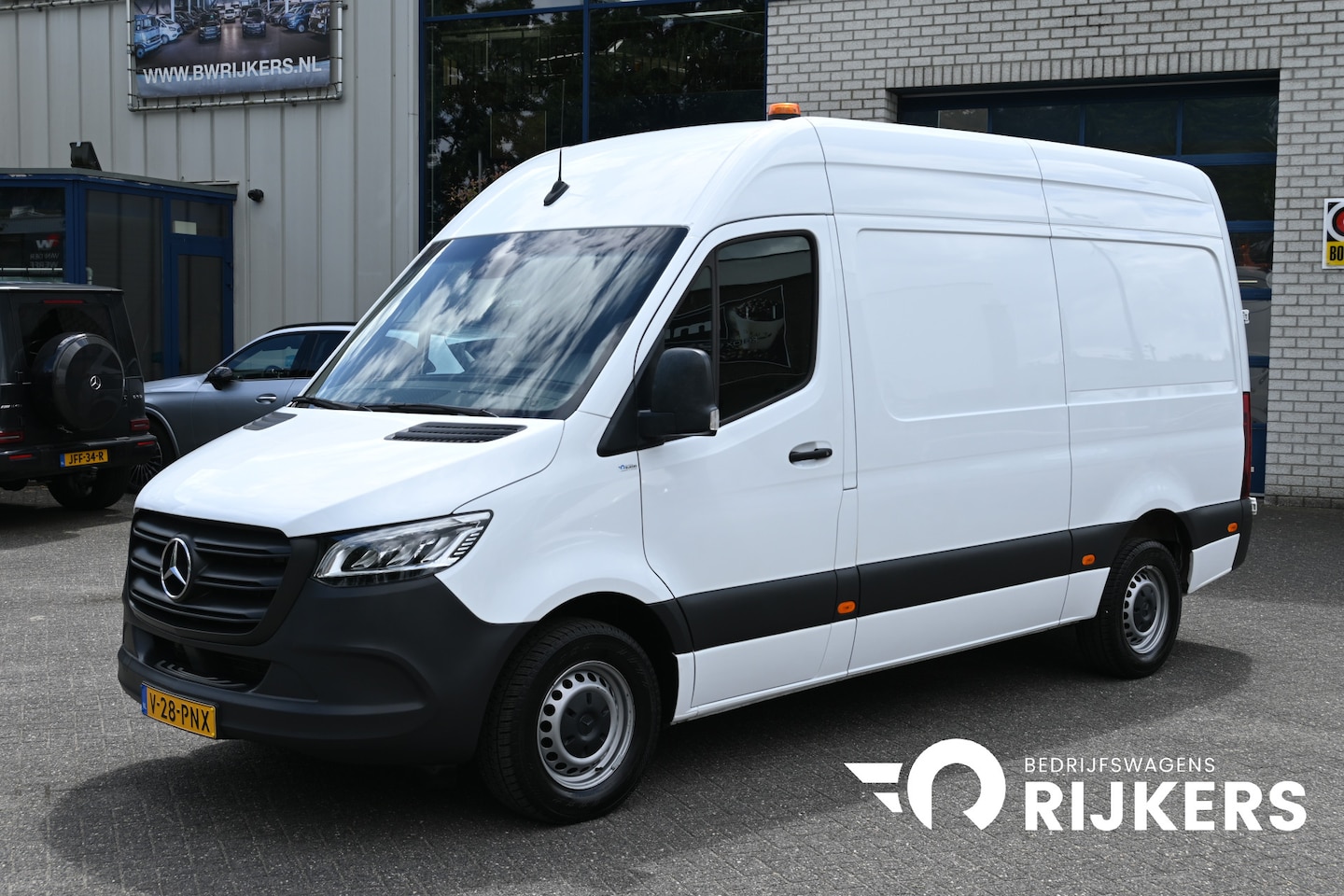 Mercedes-Benz Sprinter - 317 CDI L2H2 3500 KG trekhaak, LED, Geveerde stoel - AutoWereld.nl