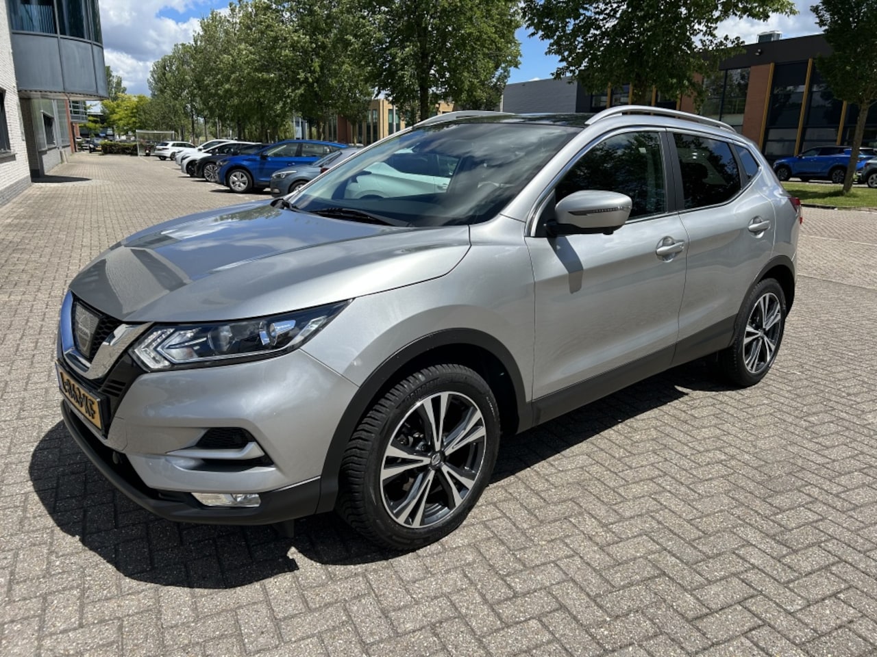 Nissan Qashqai - 1.2 N-Connecta PANO NAVI TREKHAAK CRUISE. - AutoWereld.nl