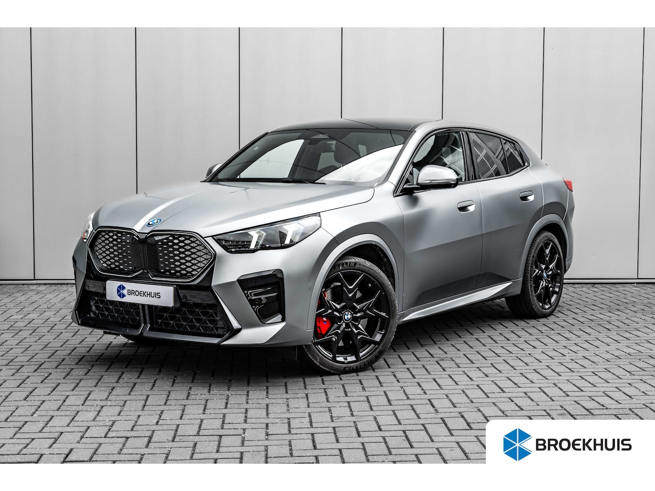 BMW iX2 - eDrive20 67 kWh M Sport Edition 204 PK | Trekhaak | Panoramadak | Harman Kardon | Head-up - AutoWereld.nl