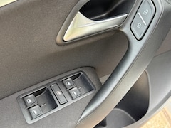 Volkswagen Polo - 1.0 Comfortline Connected Series / Clima / Pdc Voor / Achter / Stoel Verwarming / Lm Velge