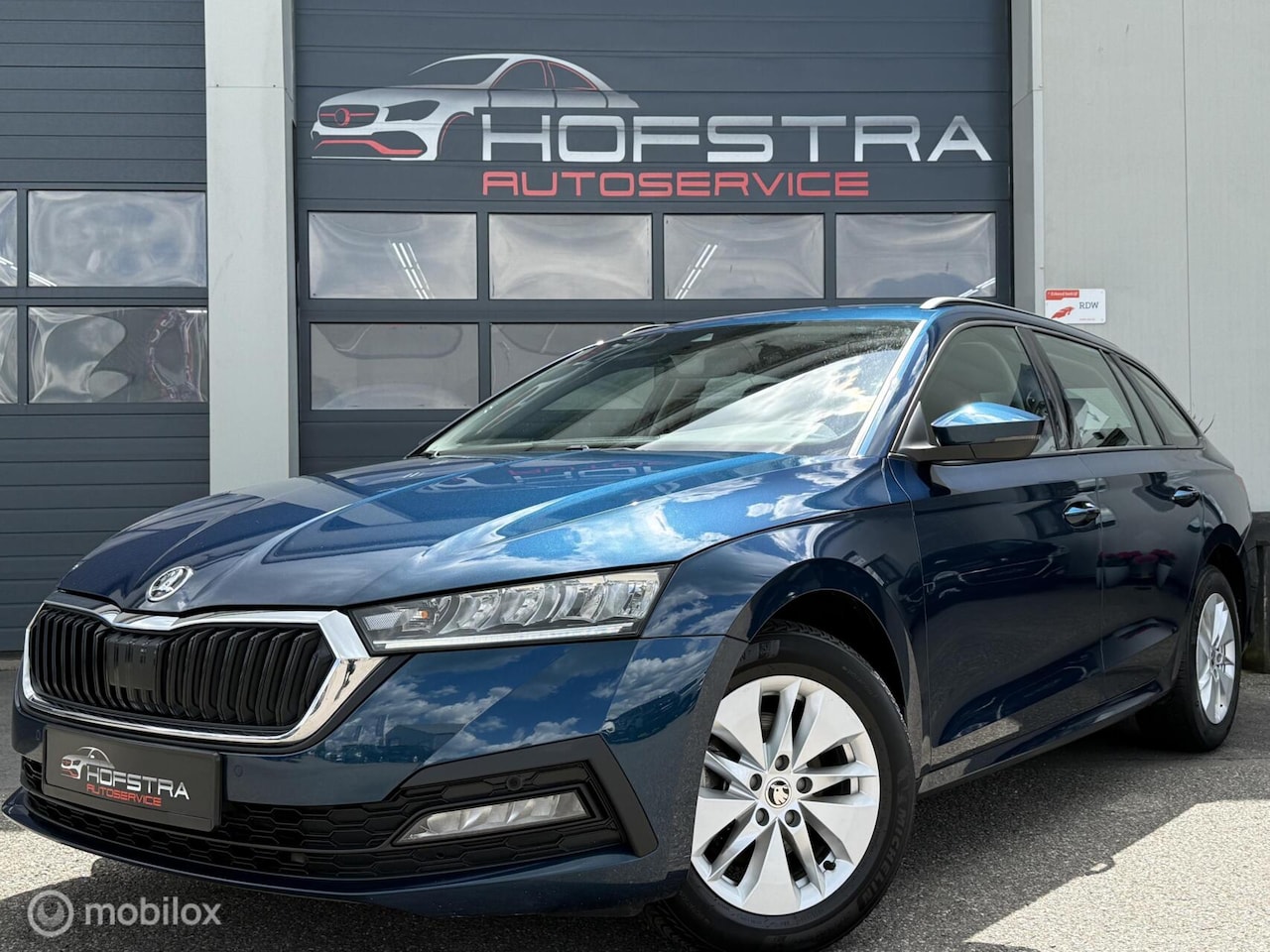 Skoda Octavia Combi - 1.0 e-TSI DSG Business Edition Trekhk Nap - AutoWereld.nl