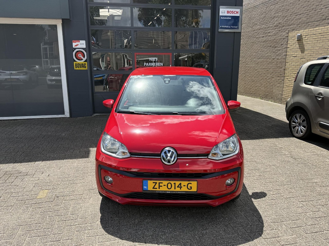 Volkswagen Up! - 1.0 BMT up! beats / Airco/ Bluetooth/ Stoelverwarming/ Elektrisch ramen/ LED/ LMV - AutoWereld.nl