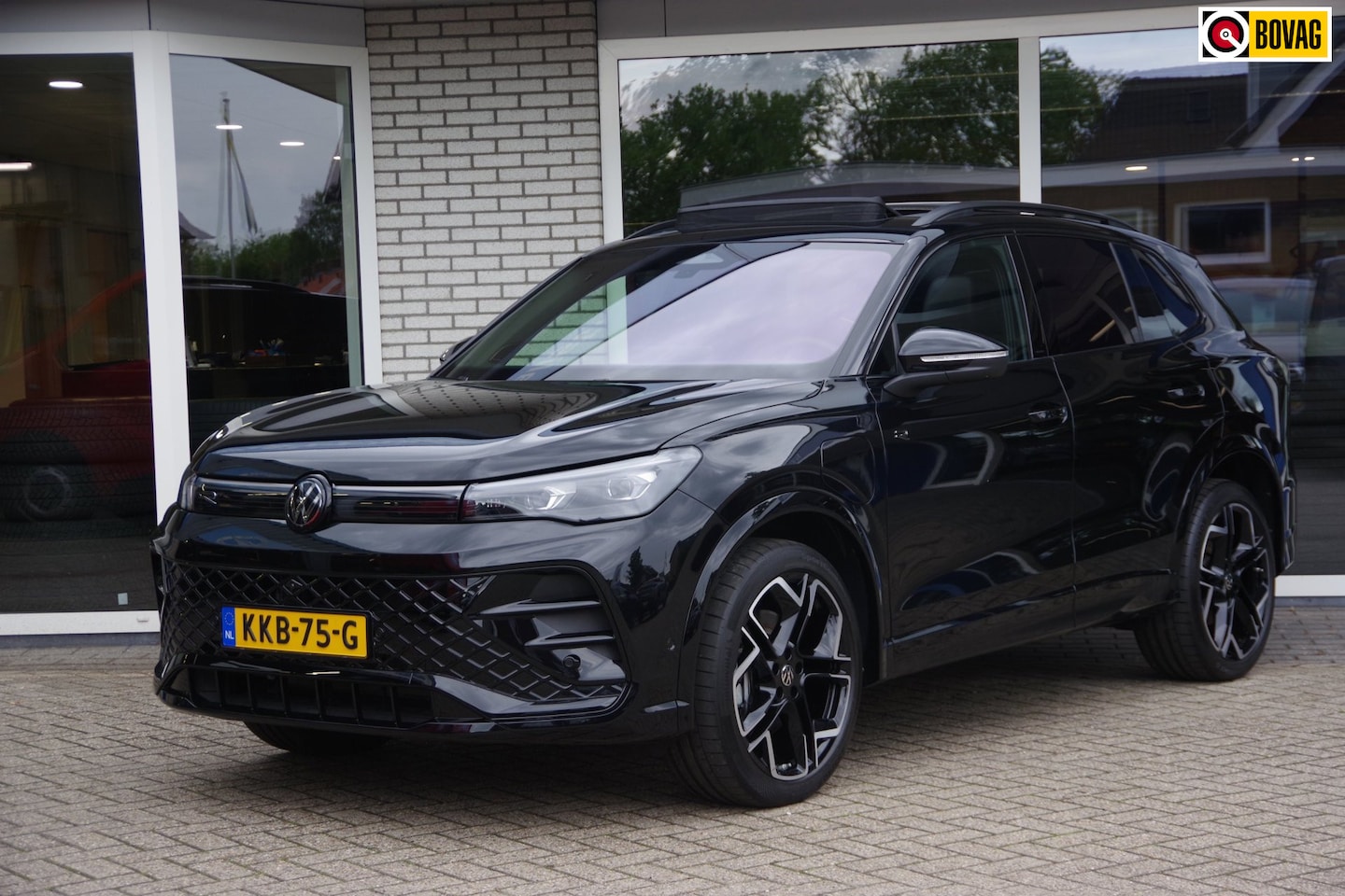 Volkswagen Tiguan - 1.5 eHybrid SOH 100% R-Line Edition Panoramadak 360° camera Leer Trekhaak - AutoWereld.nl