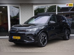 Volkswagen Tiguan - 1.5 eHybrid SOH 100% R-Line Edition Panoramadak 360° camera Leer Trekhaak