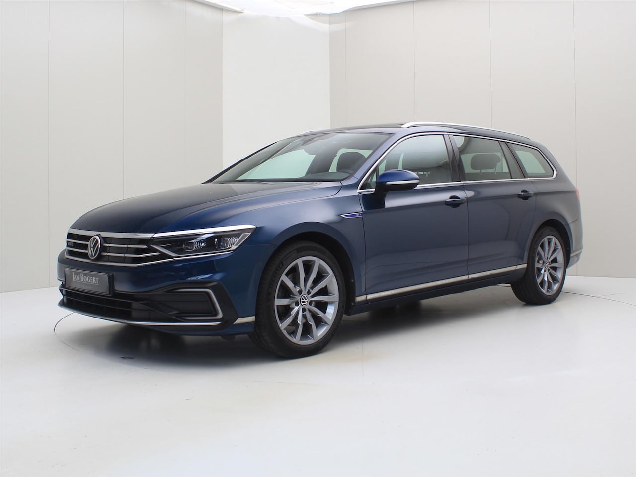 Volkswagen Passat Variant - 1.4 TSI GTE 218PK DSG6 [ TREKHAAK+PANO+DYNAUDIO+NAVI+STOELVERWARMING+LED ] - AutoWereld.nl