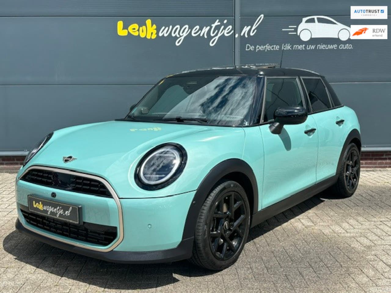 MINI Cooper - Mini 1.5 Automaat 5-drs *schuifdak*nieuw model* - AutoWereld.nl