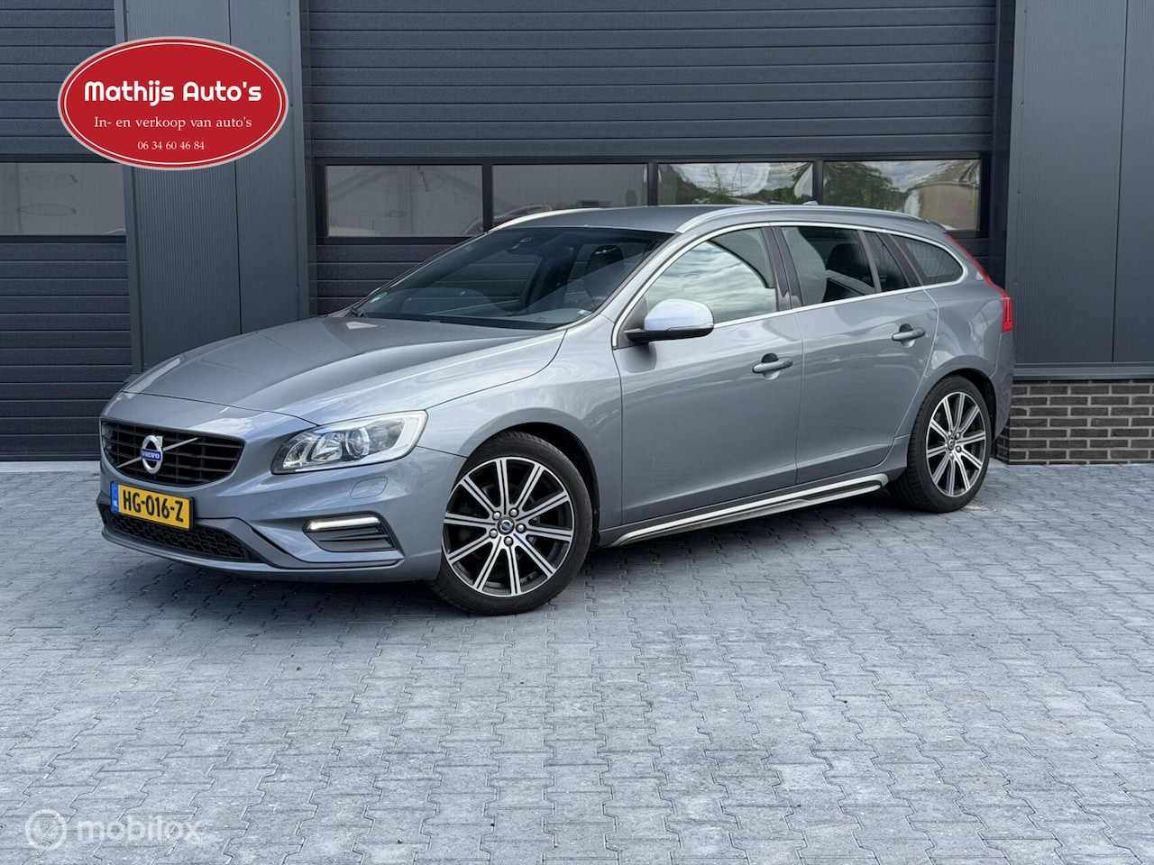 Volvo V60 - 2.0 D4 R-Design nette auto! 100% onderhouden! - AutoWereld.nl