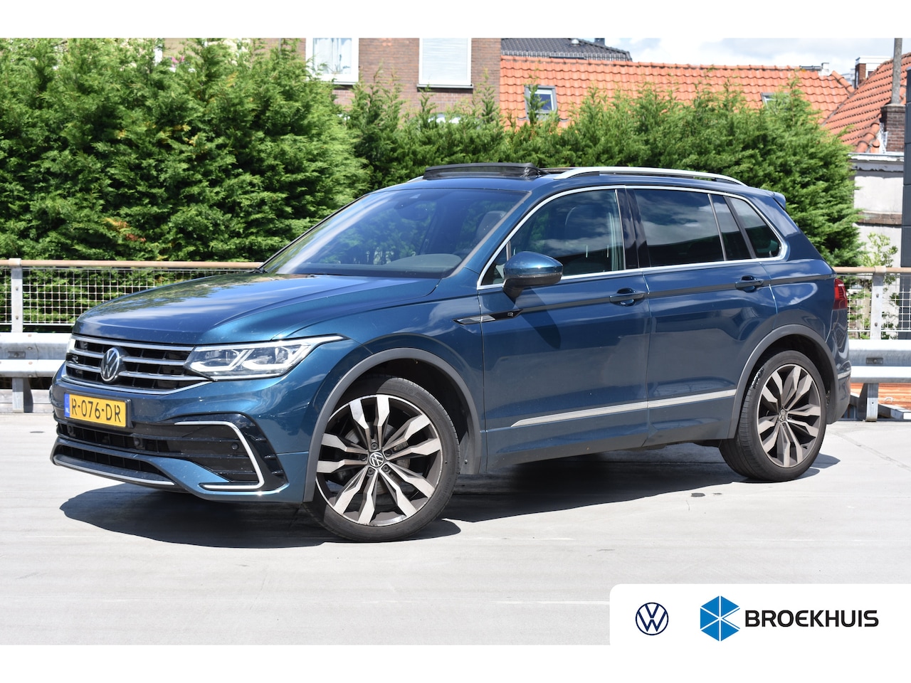 Volkswagen Tiguan - 1.5 TSI 150PK R-Line Business+ DSG-7 | PANORAMA DAK | APP. CONNECT | CAMERA | NAVIGATIE | - AutoWereld.nl