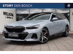 BMW 5-serie Touring - 530e M Sport Automaat / Panoramadak / Trekhaak / Achteruitrijcamera / Adaptieve LED / Stoe