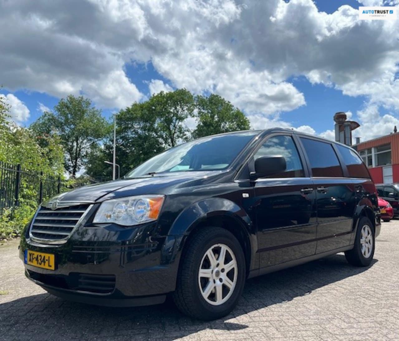 Chrysler Grand Voyager - 3.8 V6 LX/ 7 persoons/Automaat/Youngtimer/Cruise control/Airco - AutoWereld.nl