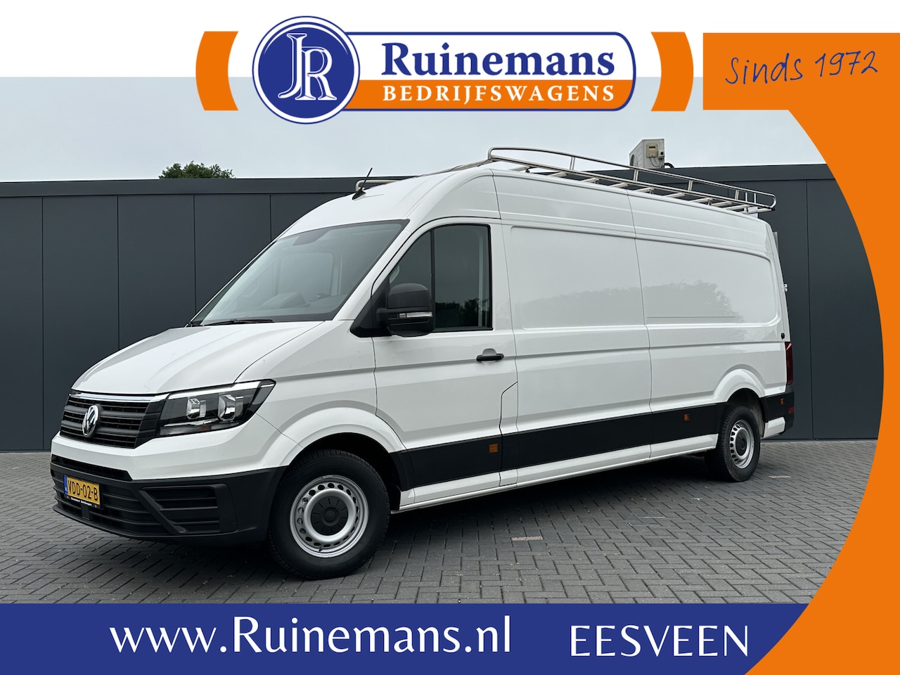 Volkswagen Crafter - 2.0 TDI 141 PK E6 / L4H3 / INRICHTING / IMPERIAAL + TRAP / 3 TONS TREKHAAK / CAMERA / AIRC - AutoWereld.nl