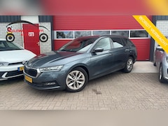 Skoda Octavia Combi - 1.0 e-TSI Business Edition AUTOMAAT / STUURVERW / FULL LED / CARPLAY / CLIMA / PDC / BLUET