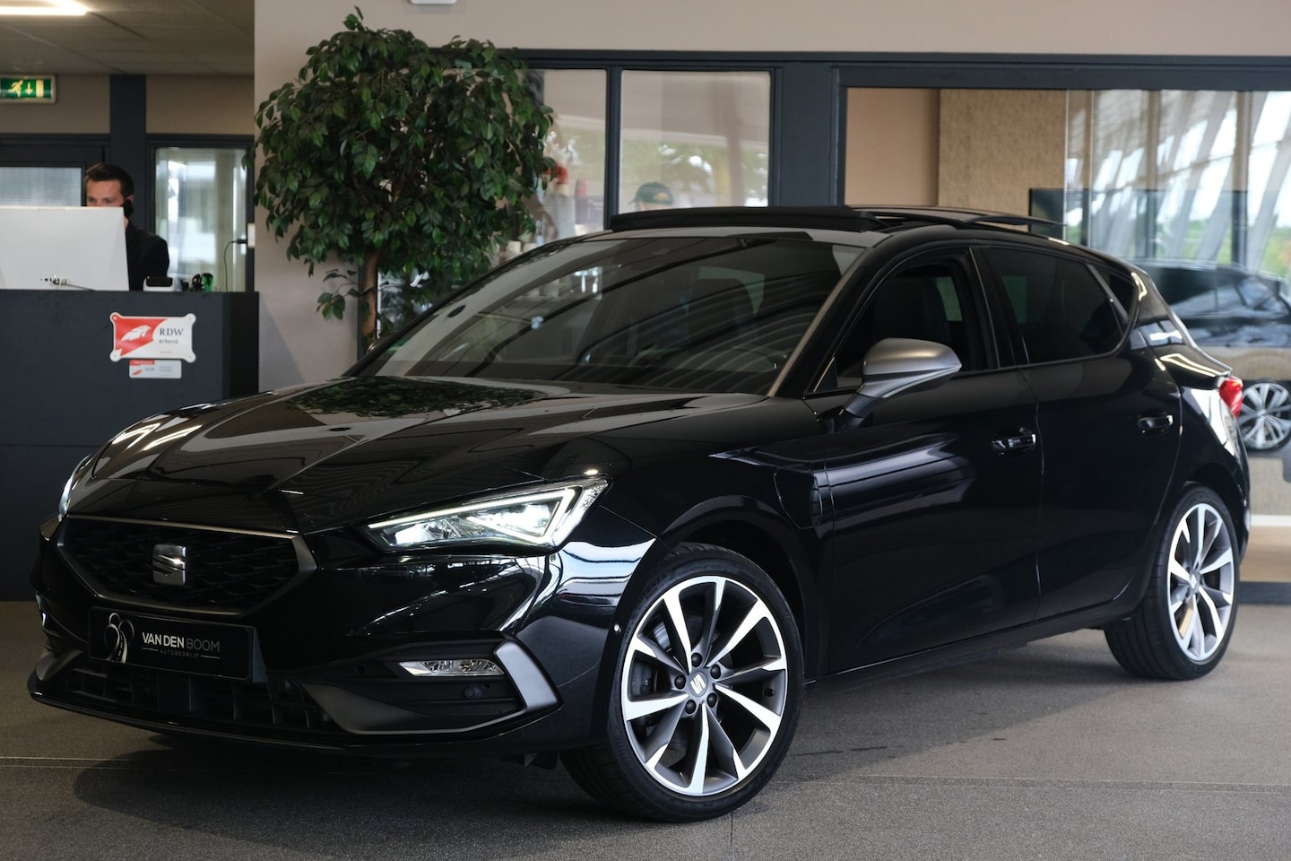 SEAT Leon - 1.4 TSI eHybrid PHEV FR 204PK Pano Alcantara Led Cam Memory Navi - AutoWereld.nl