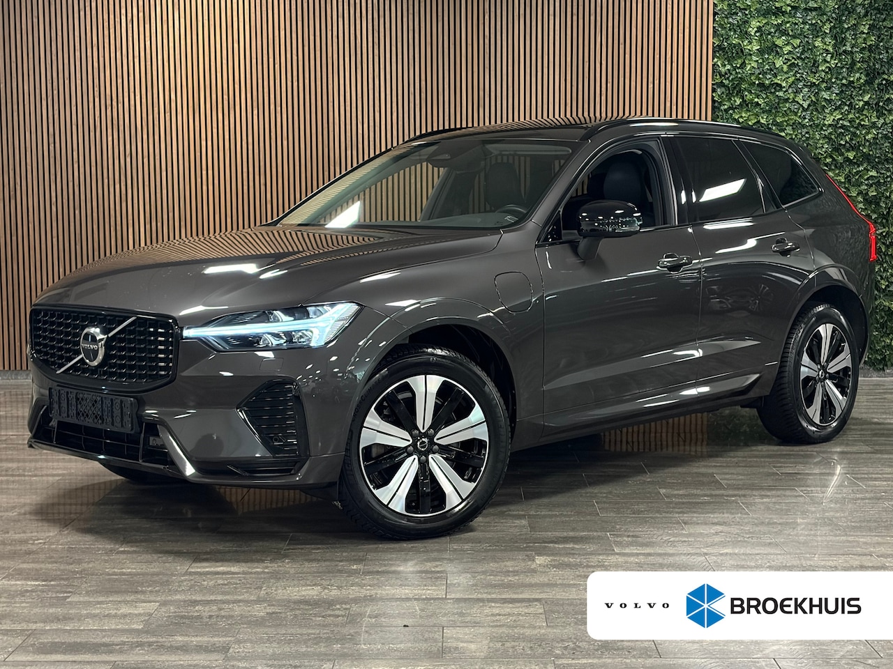 Volvo XC60 - T6 AWD Recharge Plus Dark | Harman Kardon | All Season banden | Adaptieve Cruise Control | - AutoWereld.nl