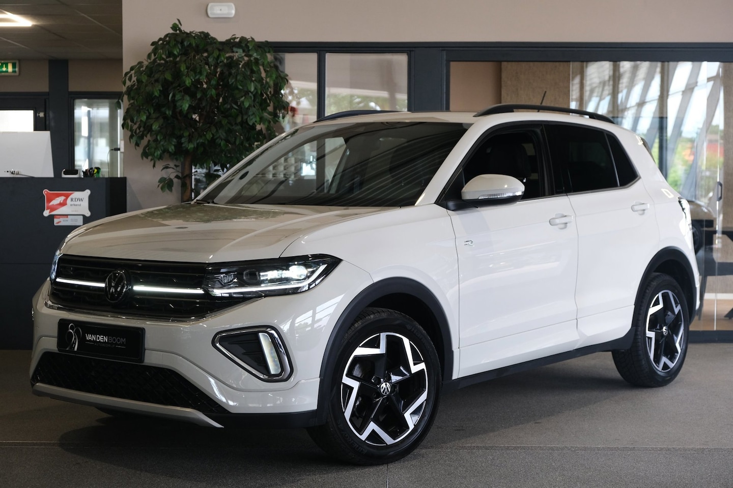 Volkswagen T-Cross - 1.5 TSI 2x R-Line 150PK DSG IQ Led Navi Virtual Trekhaak Cam ACC - AutoWereld.nl