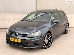 Volkswagen Golf - 2.0 TDI GTD Pano DSG Sport&Sound Navi Keyless