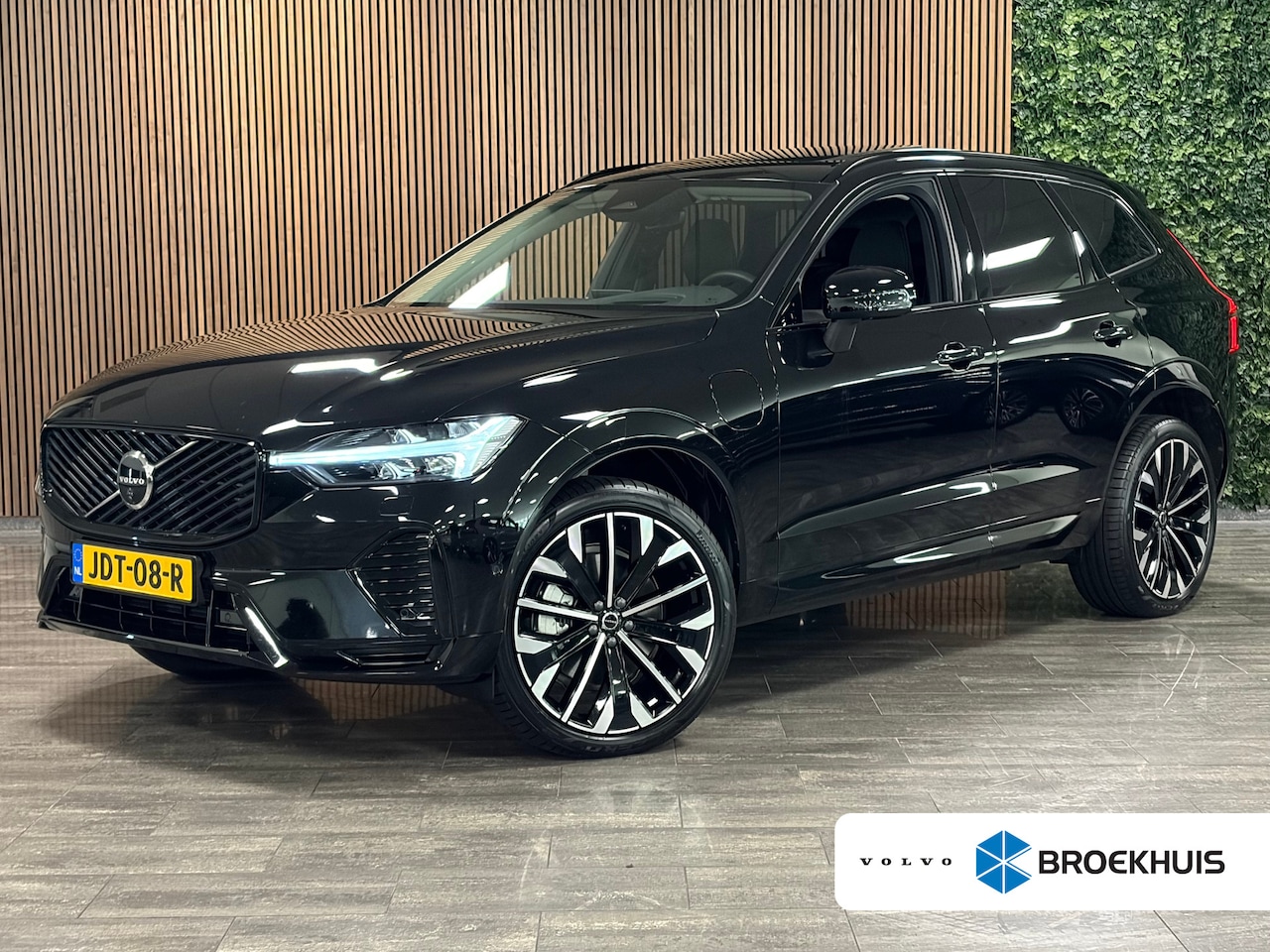 Volvo XC60 - T8 AWD Recharge Ultra Dark | Facelift | Stoelventilatie | Trekhaak | 360° Camera | Stoelma - AutoWereld.nl