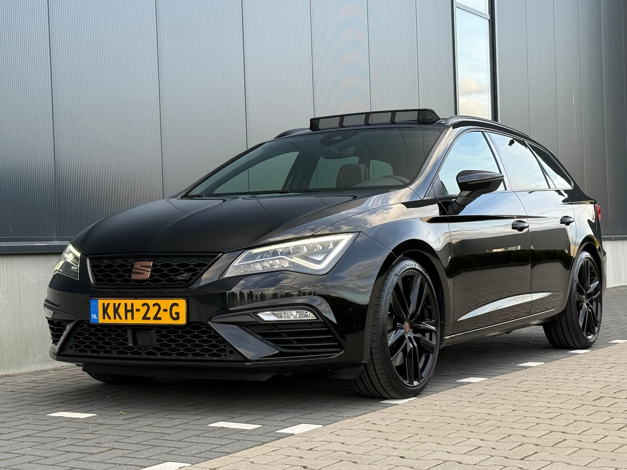 SEAT Leon ST - 2.0 TSI CUPRA 300 4DRIVE Dsg-7 2019 PANO VT-Cockpit - AutoWereld.nl