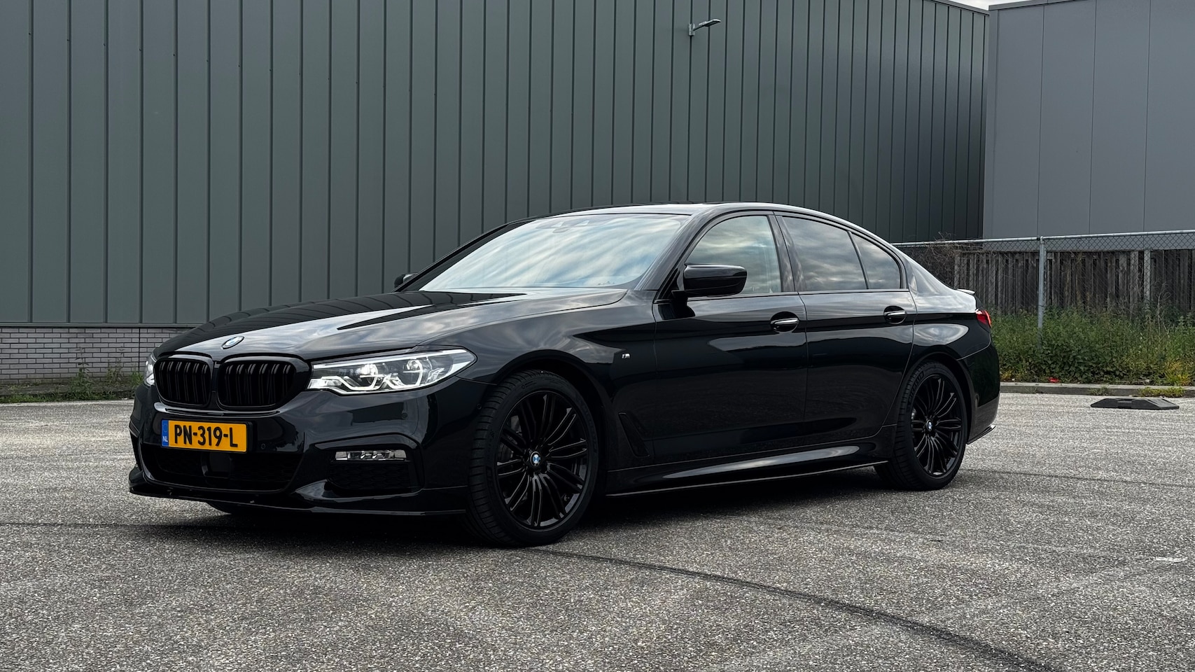 BMW 5-serie - 520i High Executive 520i High Exe. M-Sport | Dealer onderhouden | HUD | NL auto | Dealer onderhouden | Trekhaa - AutoWereld.nl
