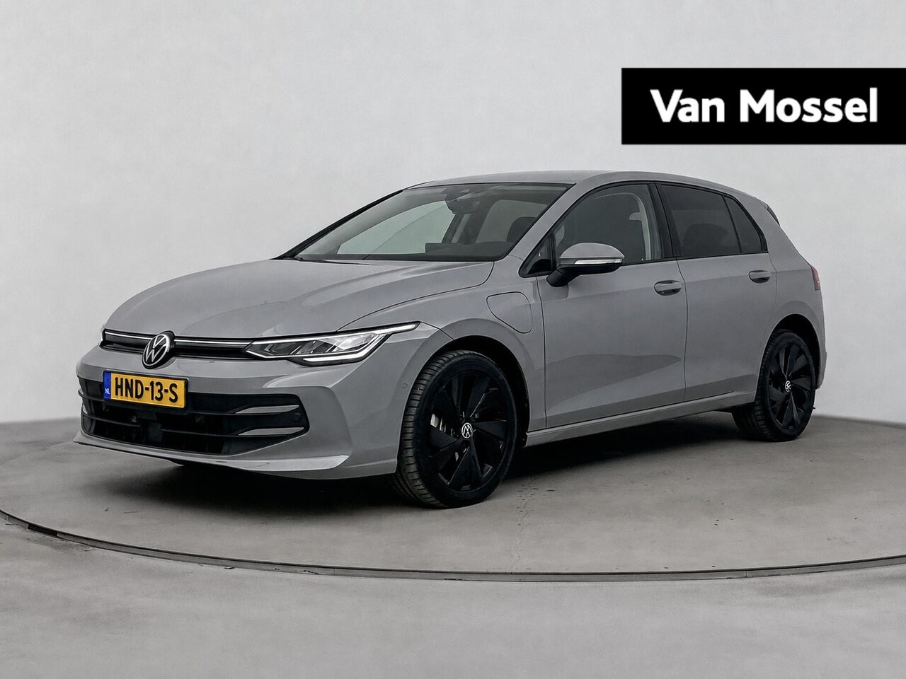 Volkswagen Golf - 1.5 eHybrid Life Edition 204PK | Apple Carplay | Stoel+stuur verwarming | Camera| Parkeers - AutoWereld.nl