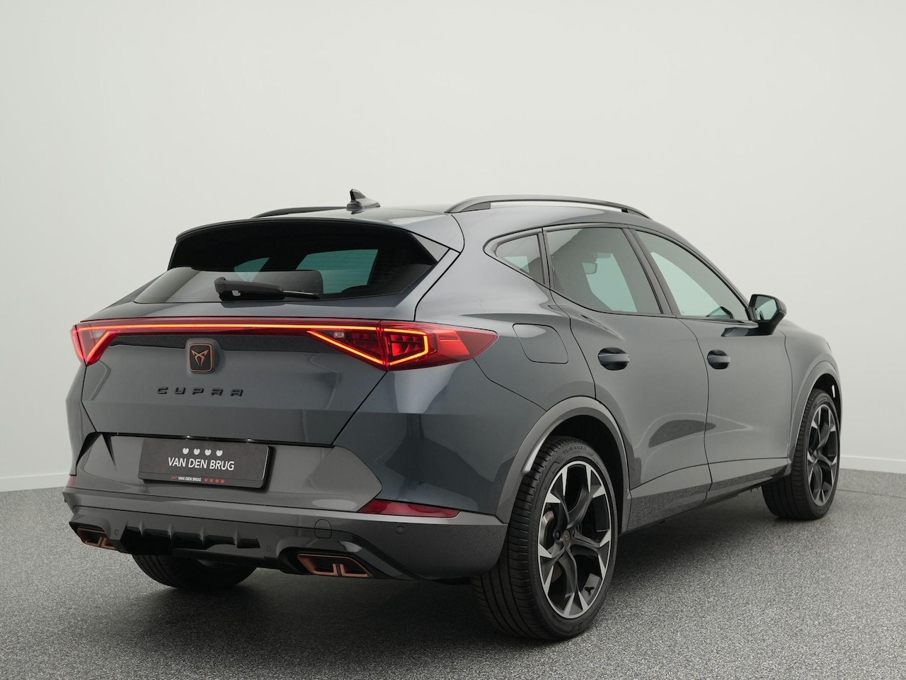 CUPRA Formentor - 1.4 e-Hybrid 245pk VZ | Dynamic chassis control | Adaptieve cruise control | Stoel- & stuu - AutoWereld.nl