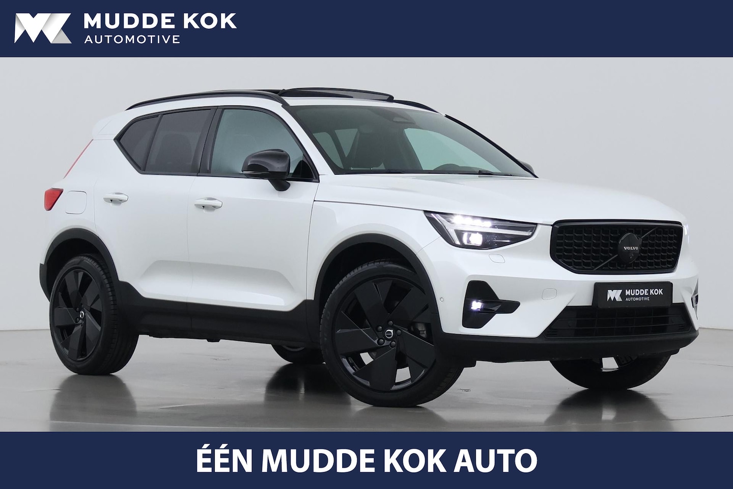 Volvo XC40 - 2.0 B4 Plus Black Edition | ACC | Panoramadak | 360° Camera | Harman/Kardon | Stoel+Stuurv - AutoWereld.nl