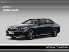 BMW 5-serie - 550e xDrive | M-Sport | Comfortstoelen | Stoelventilatie | Trekhaak | Adaptief onderstel P