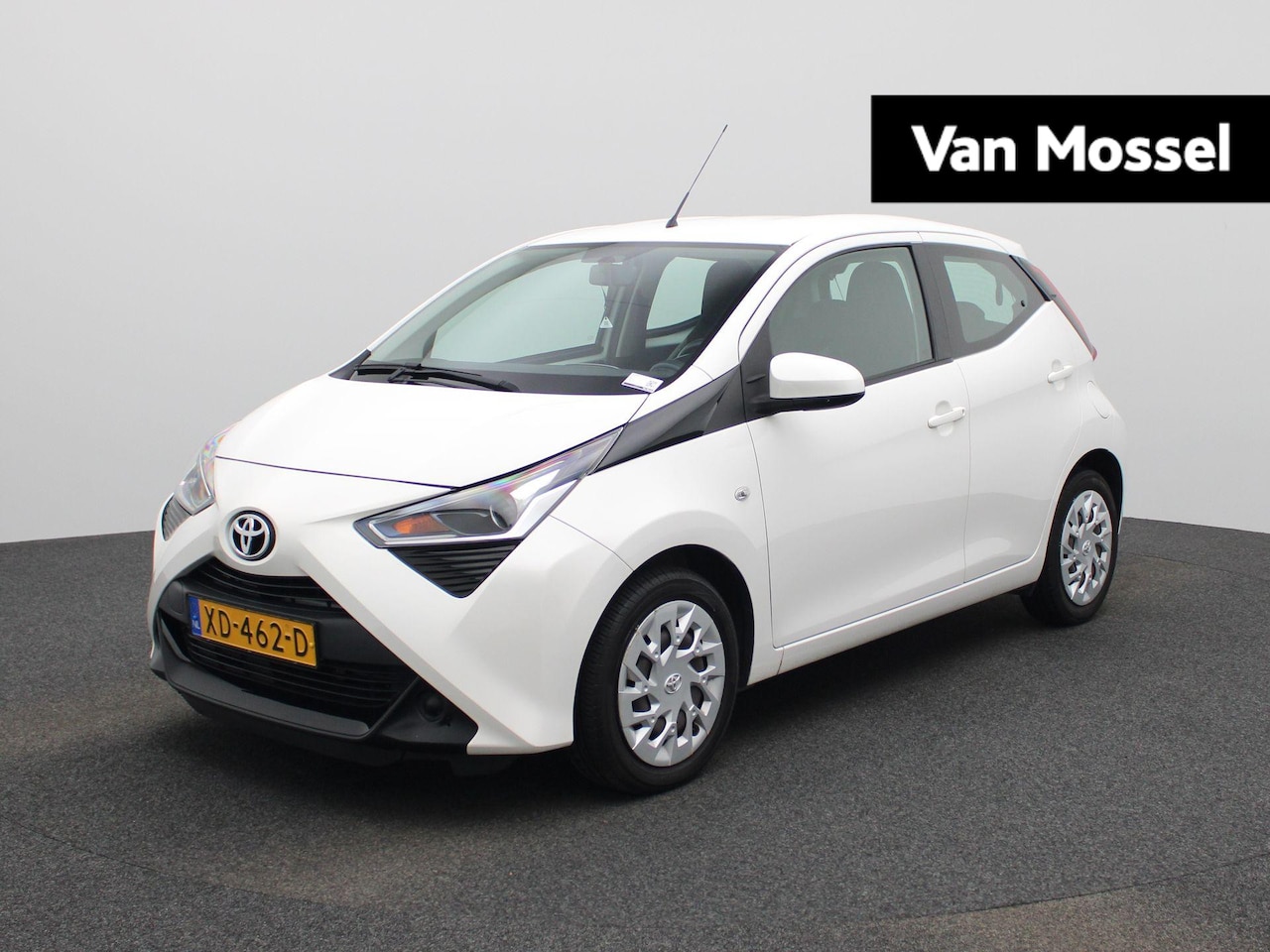 Toyota Aygo - 1.0 VVT-i x-play CAMERA | AIRCO | RADIO | BLUETOOTH | CRUISE | LEDER-STUURWIEL | 12 MAANDE - AutoWereld.nl