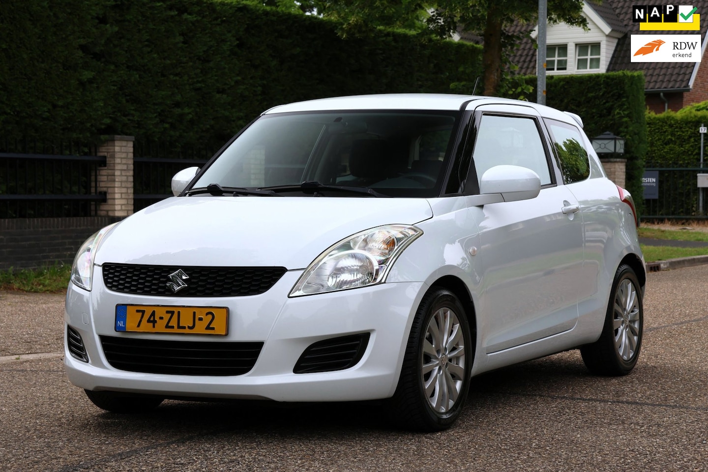 Suzuki Swift - 1.2 Bandit EASSS | AIRCO | CRUISE | TREKHAAK | NAP | MOOIE GOED ONDERHOUDEN AUTO | - AutoWereld.nl