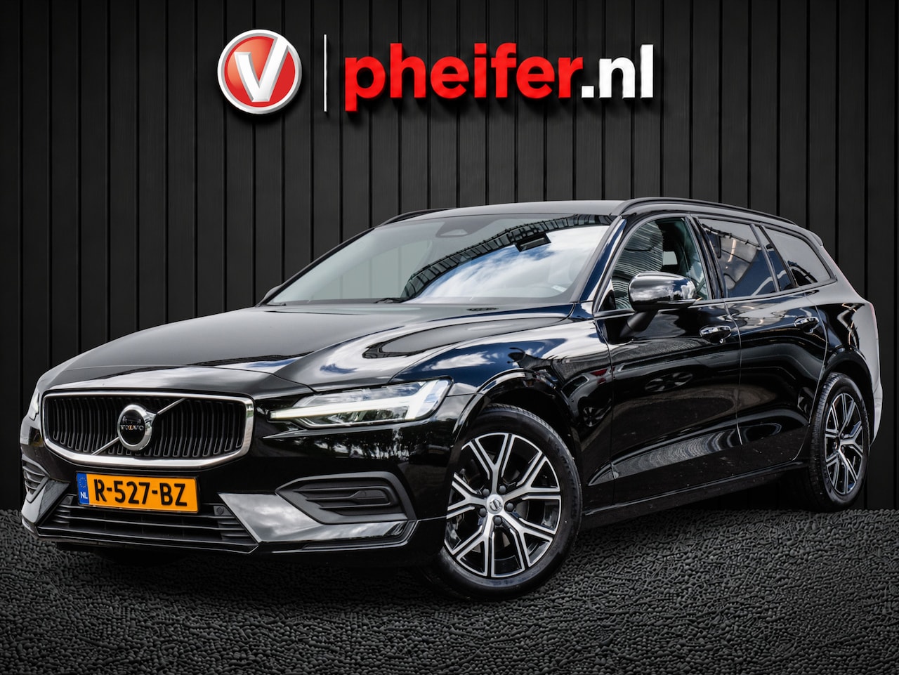 Volvo V60 - 2.0 B3 Aut. Essential Stuur+stoelverwarming/ Carplay/ DAB+/ Cruise control/ Pdc achter - AutoWereld.nl
