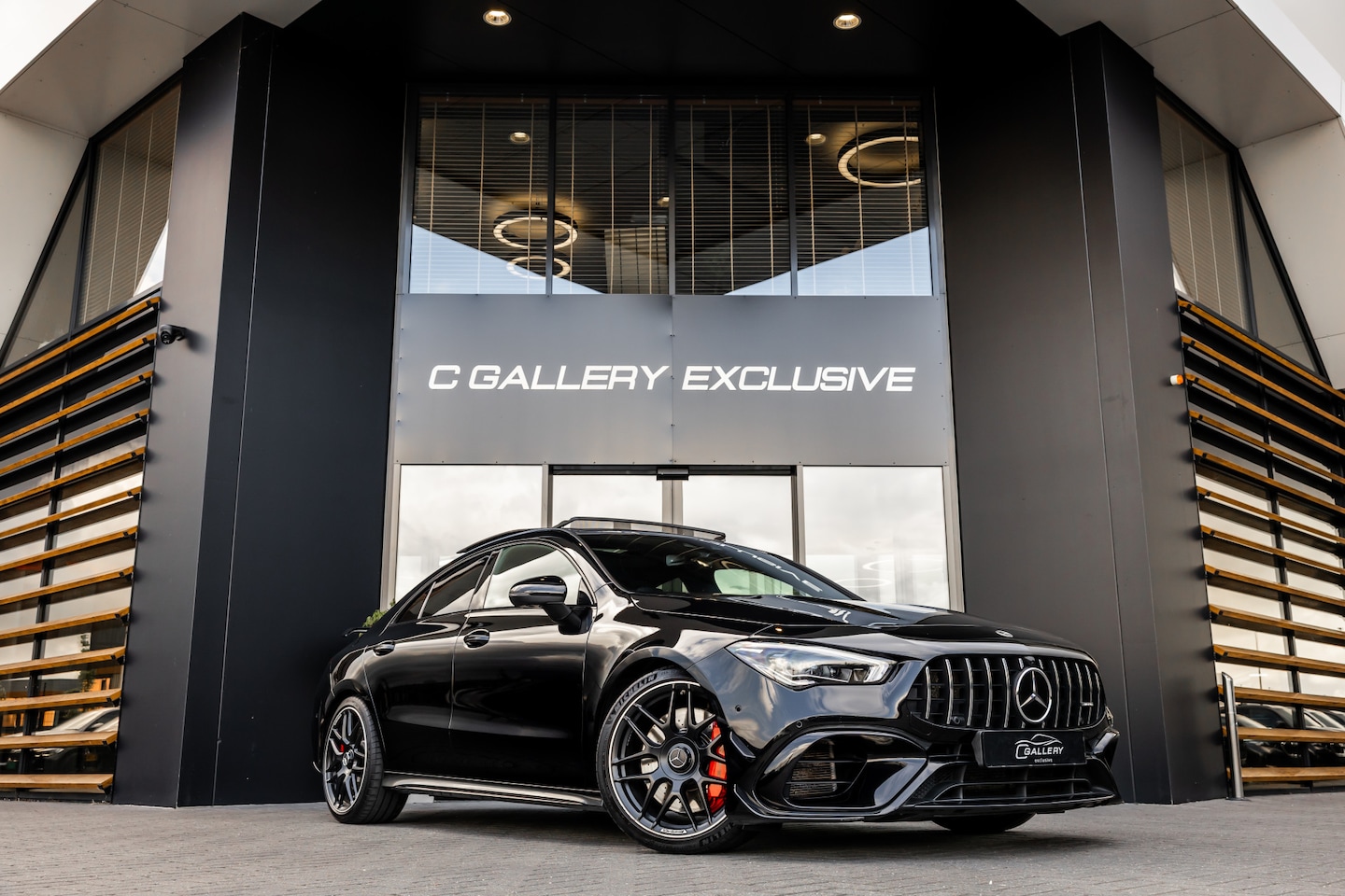 Mercedes-Benz CLA-Klasse - AMG CLA45 S 4MATIC+ - Akrapovic | Panorama | Burmester | Memory | 360 Camera - AutoWereld.nl