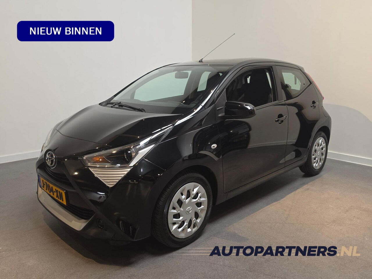 Toyota Aygo - 1.0 VVT-i x-play - Apple Carplay / Android Auto - Achteruitrijcamera - AutoWereld.nl