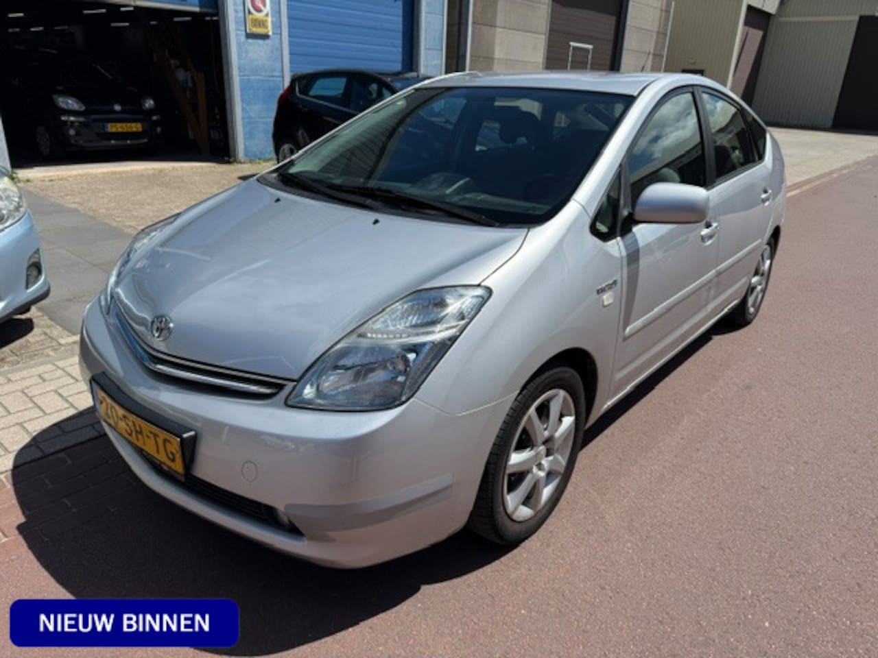 Toyota Prius - 1.5 VVT-i Tech Edition NAP 265.536km Navigatie Koude airco, Cruise Control, Keyless, etc. - AutoWereld.nl