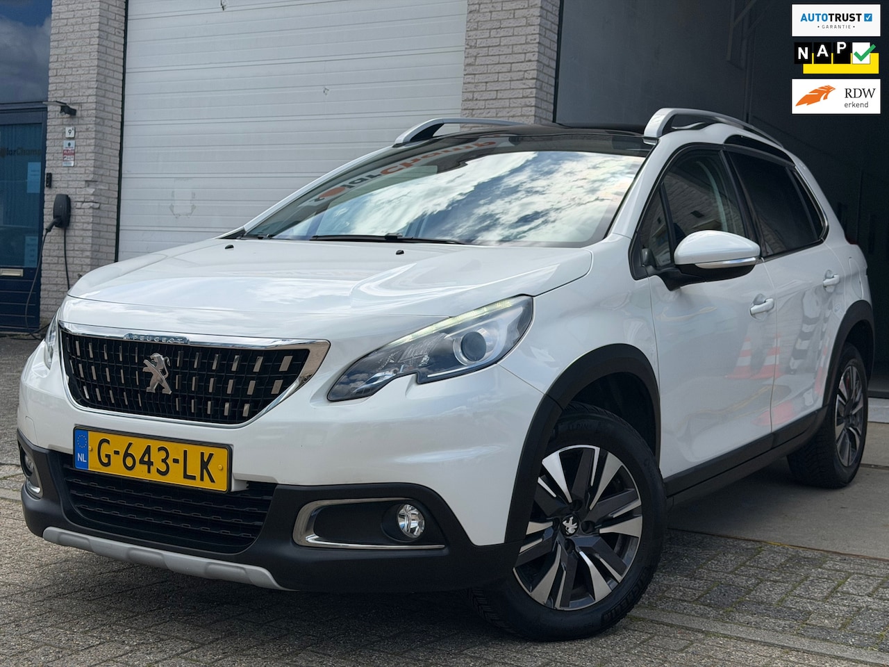 Peugeot 2008 - 1.2 PureTech Allure/ 1e EIG/ nap/ dealeronderhouden/ 1jaar apk/ volle opties/ zeer nette a - AutoWereld.nl
