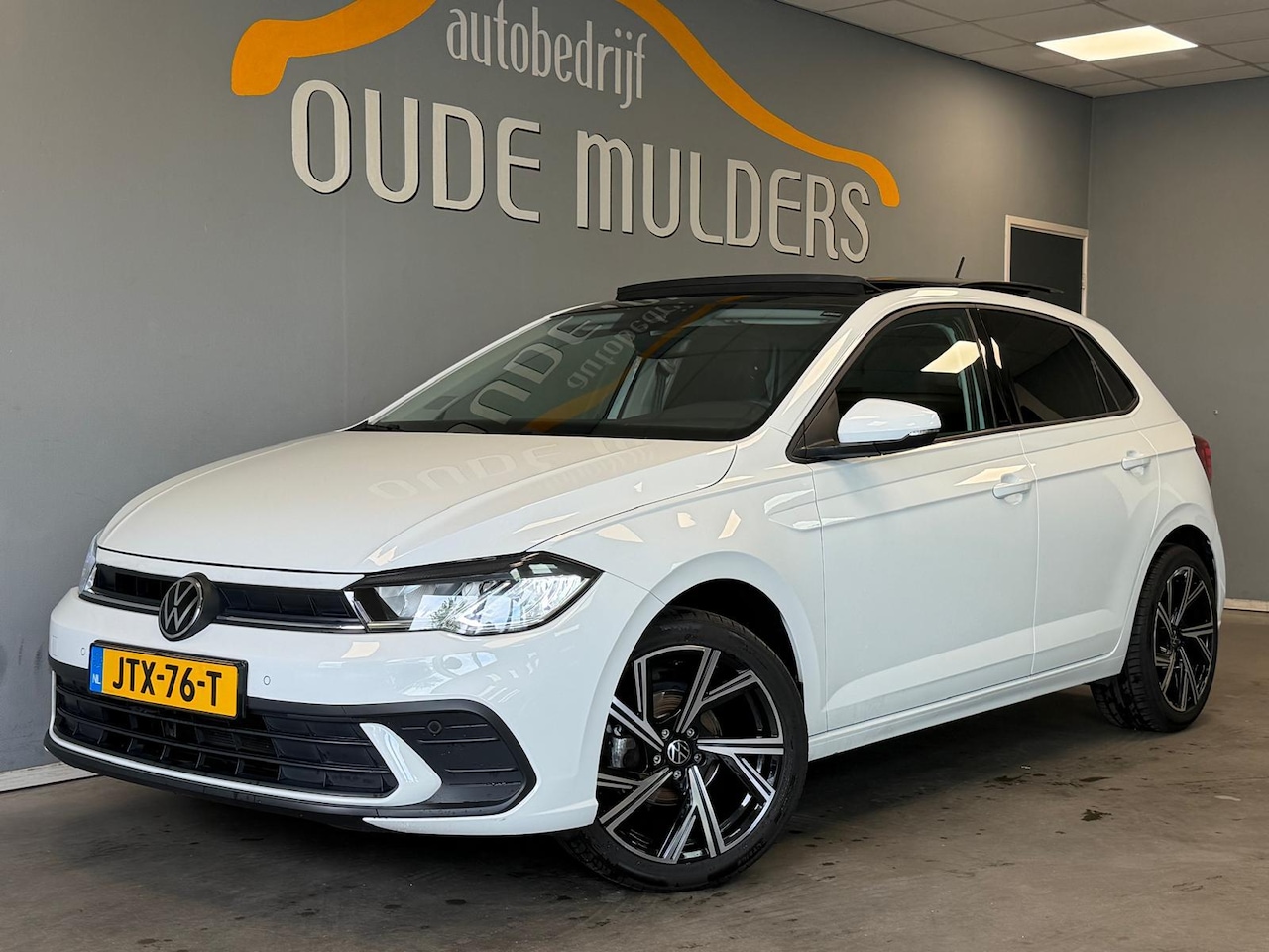 Volkswagen Polo - 1.0 Panoramadak/Stoelverwarming/Parkeersensoren - AutoWereld.nl