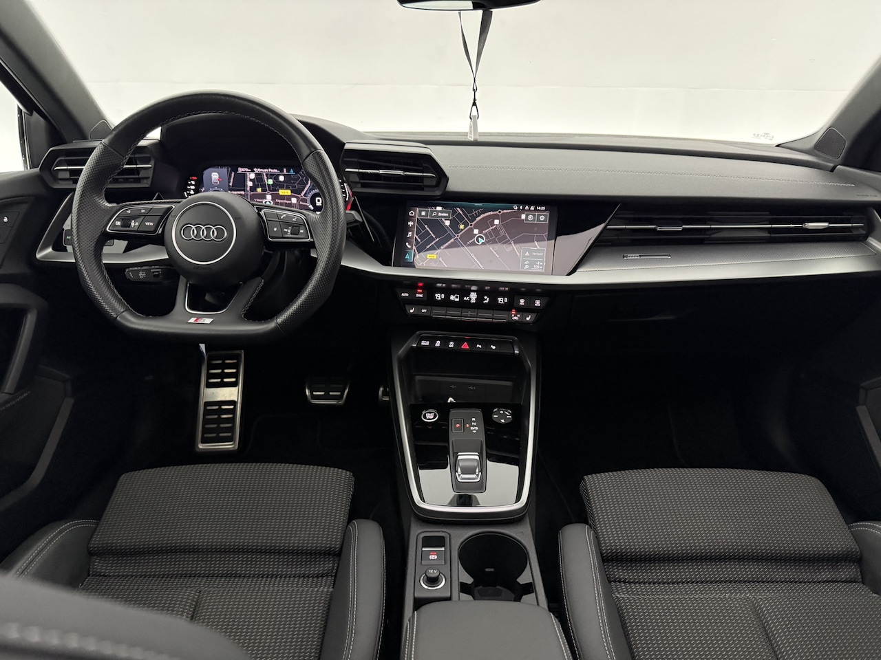 Audi A3 Sportback - 35 TFSI S-Line | Pano | Virtual | Carplay | Keyless | Cruise | Parkeersens. | NAP - AutoWereld.nl