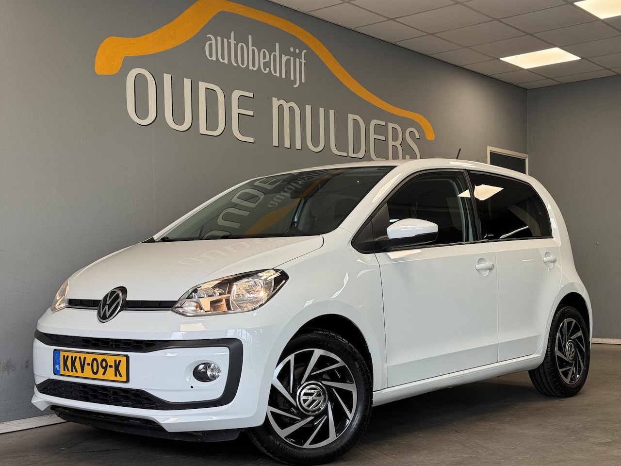 Volkswagen Up! - 1.0 Bluetooth/Stoelverwarming/Camera/Cruise - AutoWereld.nl