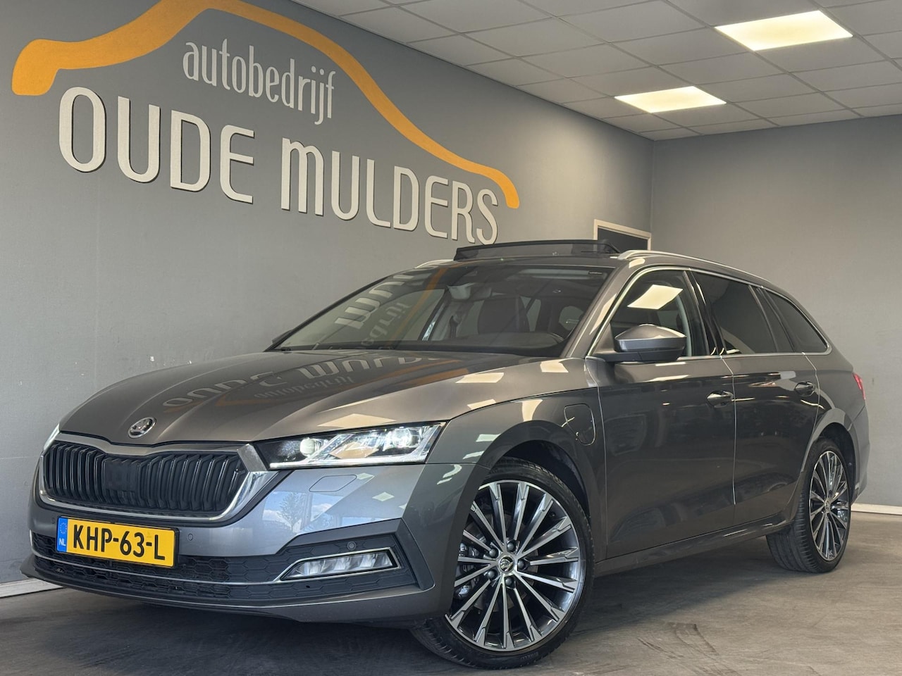 Skoda Octavia Combi - 1.4 TSI iV PHEV Stoelventilatie/Trekhaak/Panoramadak/Leer - AutoWereld.nl