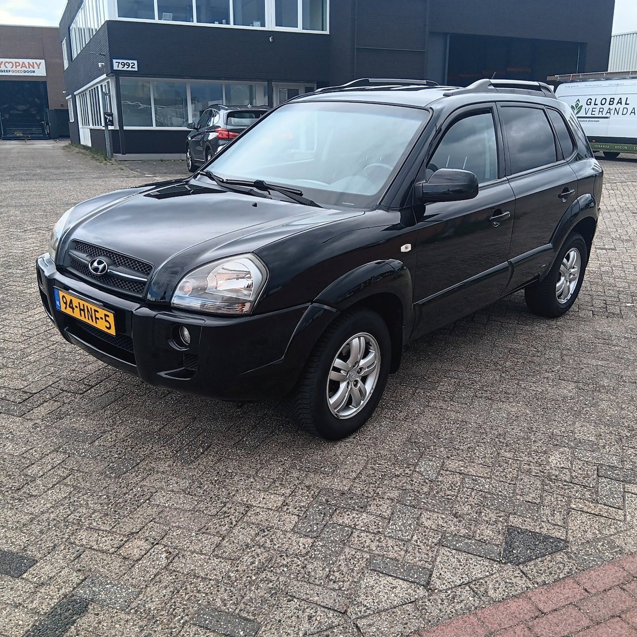 Hyundai Tucson - 2.0i Style Executive airco 5 drs apk 10-01-2027 - AutoWereld.nl