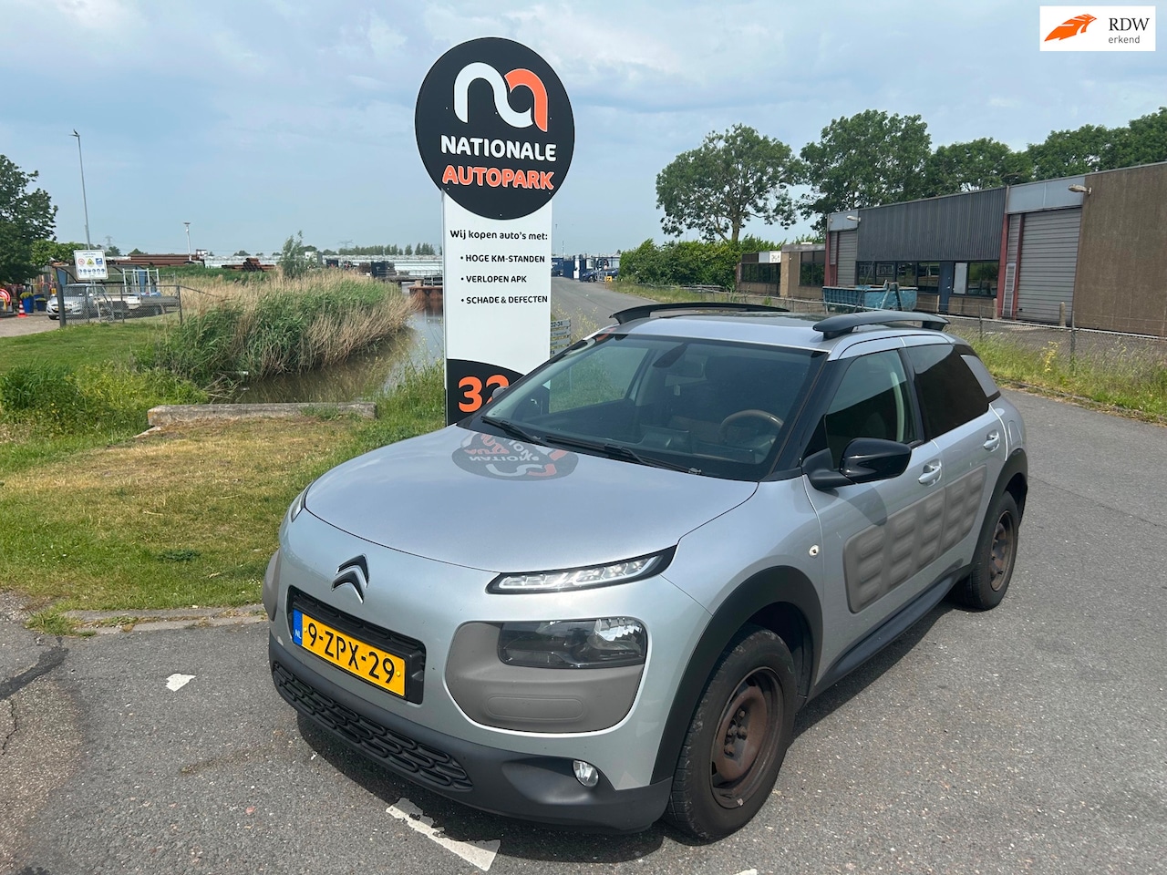 Citroën C4 Cactus - * 2015 * 1.2 e-VTi Shine * AUTOMAAT * EXPORT & HANDEL - AutoWereld.nl