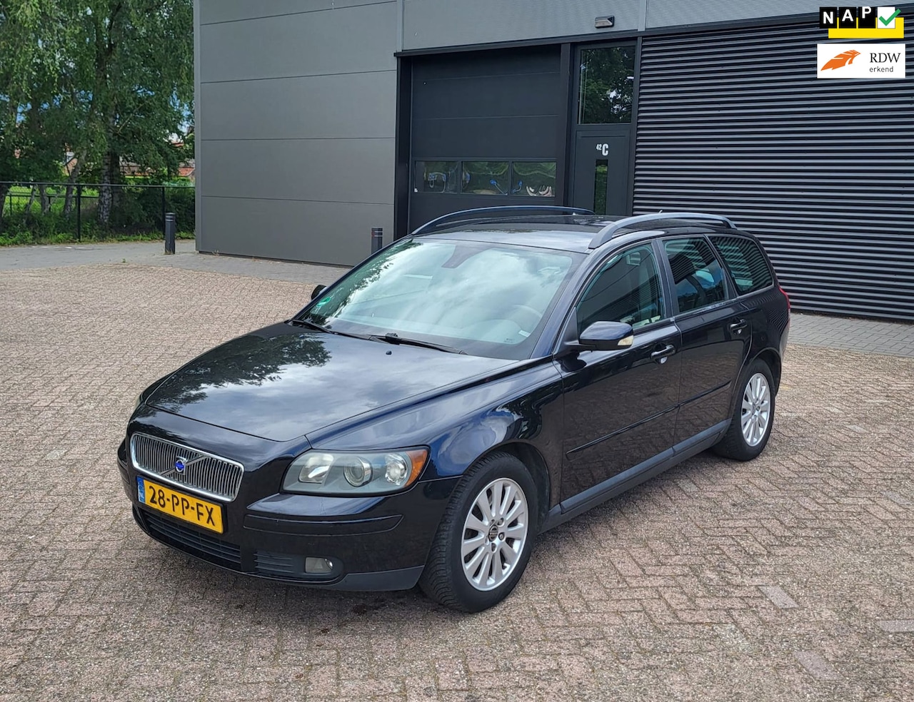 Volvo V50 - 2.4 2.4, BT&Muziek, Leder, CruisC, Trekhaak! - AutoWereld.nl